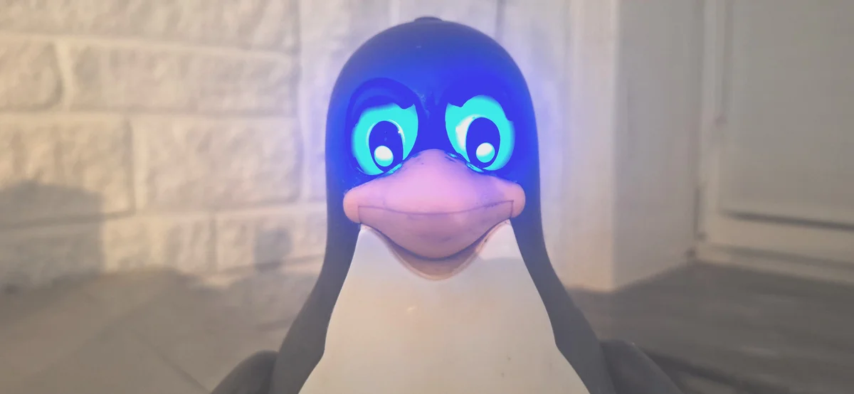 J’ai ressuscité mon TuxDroid avec une IA locale : retour d’un gadget oublié devenu assistant intelligent